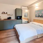 Colorful Studio- Bramante 41